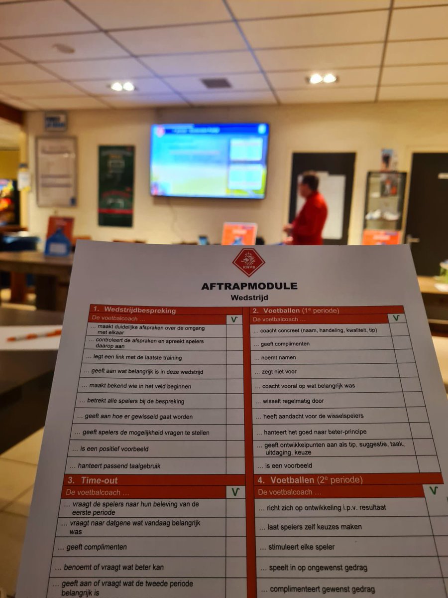 EdwindeBuck's tweet photo. KNVB Aftrapbijeenkomst | Op 21 februari heb ik een Aftrapbijeenkomst mogen geven bij SVOD’22 in Oostkapelle.
Met 12 enthousiaste deelnemers de 4 trainerskwaliteiten doorgenomen, bespreken en gezien in de praktijk https://t.co/TmrPJWjk1j