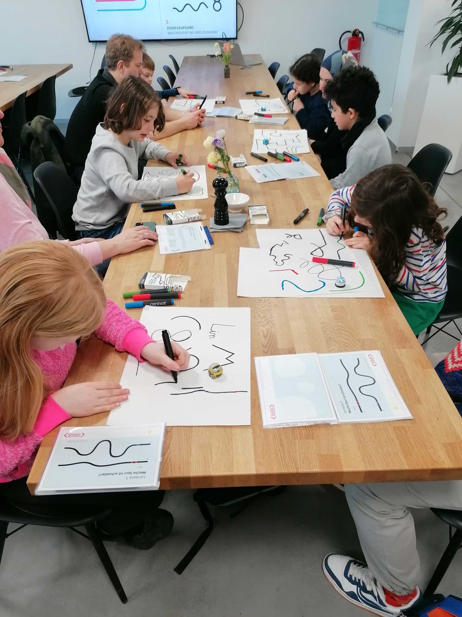 InVisionDE's tweet photo. It was all about #robotics at our February #CodingWorkshop. π€ Our #CodingKids got to know the #Ozobot, a small rolling #robot. They learned to program the bots for tricks and free-roaming fun on the table. Next event: March 9, 2024. π More info: https://t.co/ercIWFaYUk https://t.co/njhCgefMhy