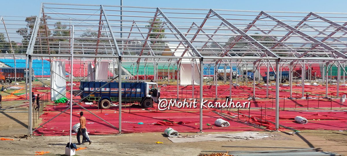 mkandharii's tweet photo. सियासत की pitch पर  नुक़सान खिलाड़ियों  का हो गया. 
नेता  खेल के  मैदान  में कील गाड़ कर चले गए  #MAStadium #Cricket #SportsNews @kheloindia @JKSportsCouncil https://t.co/12oumVo3vn