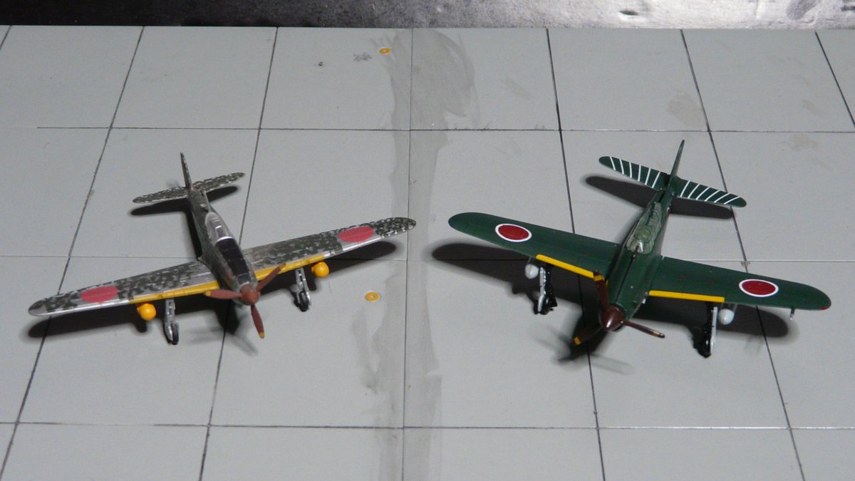 IWA6809's tweet photo. 同じ運命、三式戦と彗星、同じエンジンを積んで同じ運命エンジン換装
液冷、当時の日本の技術ではDB601は作れなかった、材料もそうだけど
技術的にも無理だったようですね、エンジンさえまともに動けば両方とも
いい機体だったようです
#飛燕 #彗星 #DB601 #模型 #プラモ #食玩 https://t.co/GhnVdQGTup