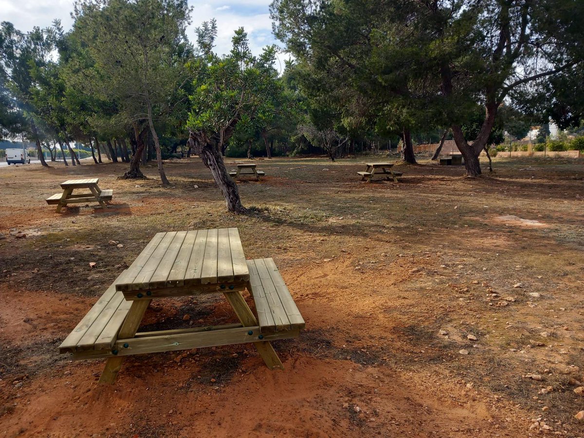 AEMONasociacion's tweet photo. 🆕El @AytoMoncada ha instalado una zona de picnic en el parque empresarial #Moncada2, con el objetivo de ofrecer un espacio verde a las empresas y crear un entorno más agradable. https://t.co/bclrWjZ0XL