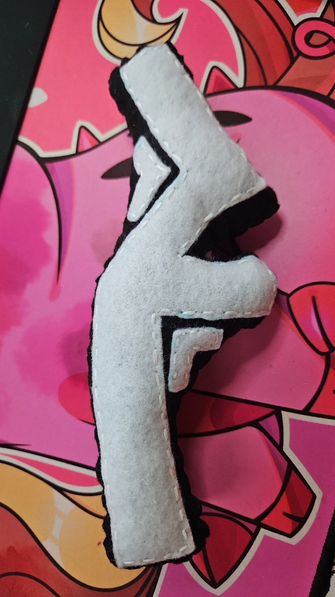 SeikeBer's tweet photo. Completed a logo plushie for @noahhound124 https://t.co/thP1ktjGlt