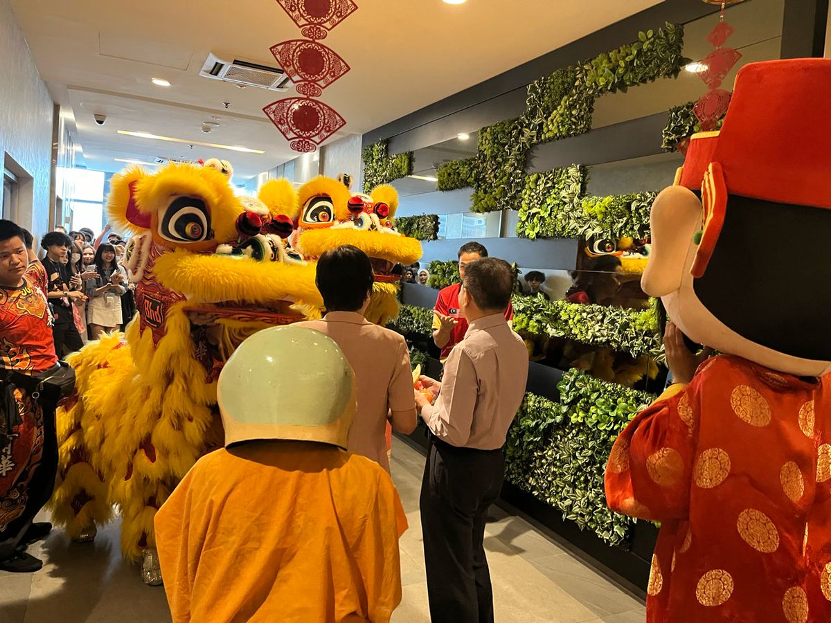 aprilmoon68's tweet photo. CNY Lunch &amp; Lion Dance 2024 - Sunway College @ Velocity. @SunwayCV ❤️ https://t.co/7eoCn9SSoR