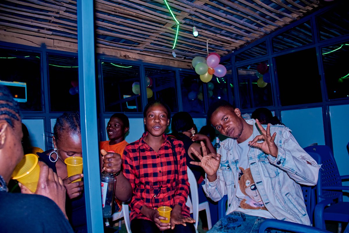Delzakes Lounge and Bar 🎯 (@segundelej) on Twitter photo 