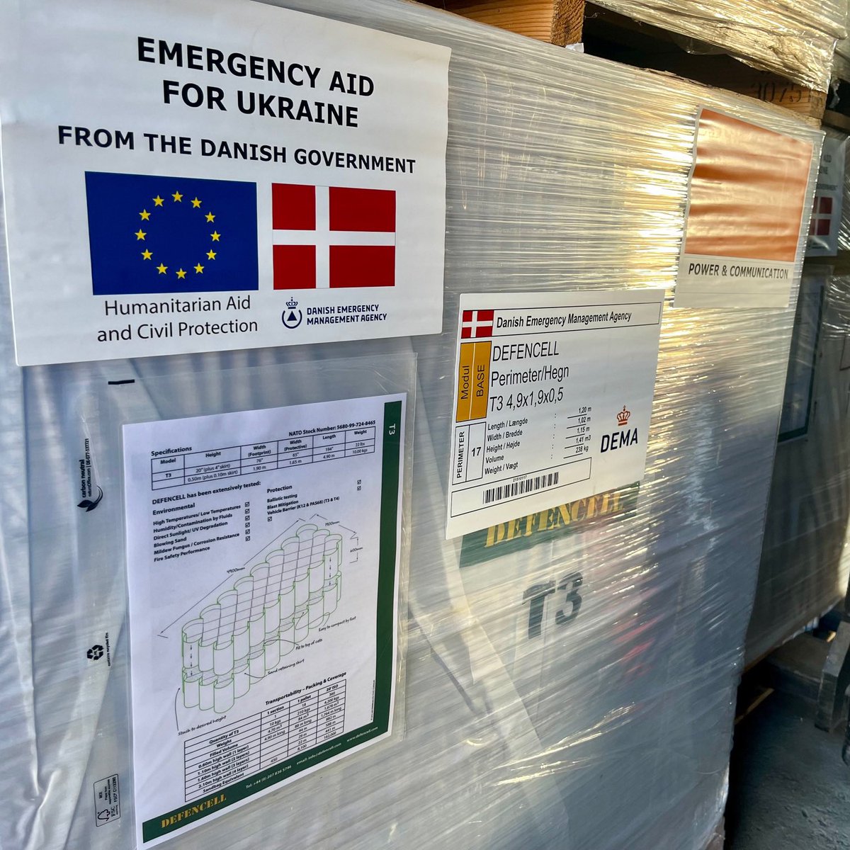 Perimeter barriers for protection of Ukrainian critical infrastructure are now being sent from Denmark! Coordinated by 🇪🇺. 🇺🇦🇩🇰 @SESU_UA @eu_echo @Forsvarsmin @DanishMFA