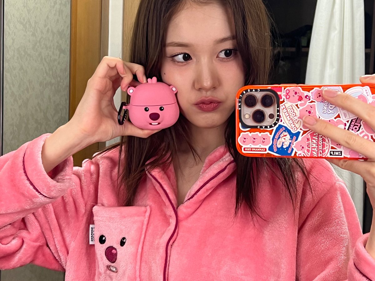 [240222] 🐶💭

"loopy set~~💖"
"cute right ㅋㅋㅋㅋ"
"somehow became a loopy set"