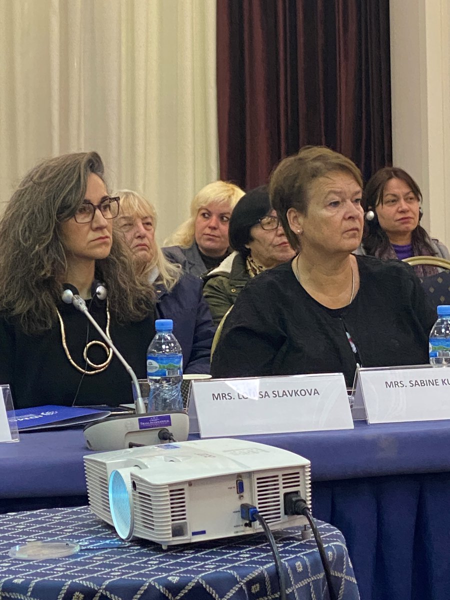 BAufarbeitung's tweet image. Vom 20. Bis 26. Februar finden in Albanien jedes Jahr die #memorydays statt. Sie werden vom Institut für Demokratie und Medien (@IDMCal) und der Konrad-Adenauer-Stiftung Albanien (@KASonline) ausgerichtet. Die @BAufarbeitung beteiligt sich mit eigenen Angeboten an den