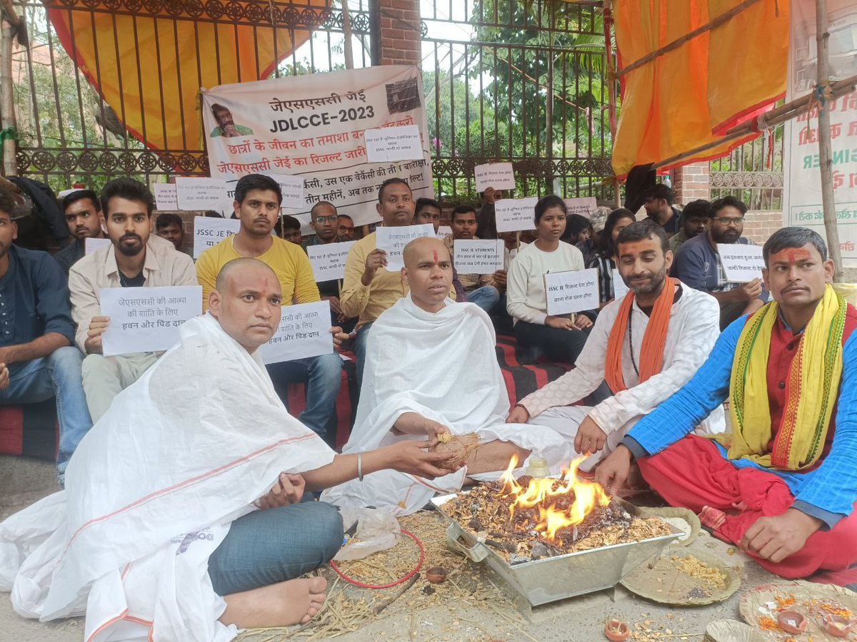 Prashantonly123's tweet photo. @ChampaiSoren एक बार तो आइए हमारे झारखण्ड में...हालात देख कर शर्म भी ना शर्मा जाए तो कहना।
#JSSC_JE_Result_Release_Karo
#Ranchi https://t.co/ZQsu9CzFHO