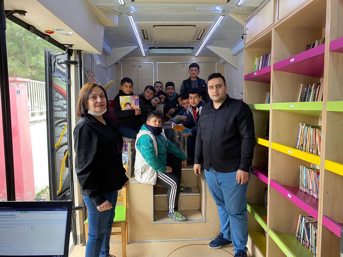 munif_il's tweet photo. Gezici kütüphanemiz bugün Erikli Kavaklık Rotary Kulübü İlkokulu öğrencileri ile buluştu 📚📍
.
.
#etkinkütüphane #gaziantepilhalkkütüphanesi #gezicikütüphane @KTBKYGM https://t.co/KEr2Tp13y9