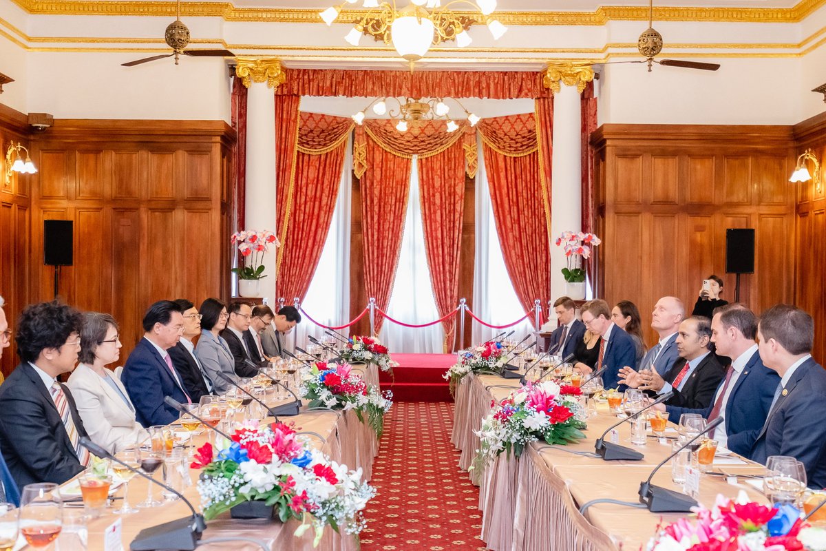 MOFA_Taiwan's tweet photo. We extend our sincerest welcome to the 1st @committeeonccp delegation! Following a press event, Minister Wu hosted a banquet for the bipartisan #US🇺🇸 lawmakers led by Chair @chairmang. This post-election visit reflects a shared commitment to supporting democratic #Taiwan🇹🇼! https://t.co/8YJ50W4iOx