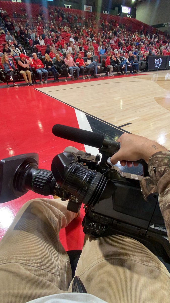 Jowallace08's tweet photo. Some Shots From ESPN control room https://t.co/MjjlhkYBpi