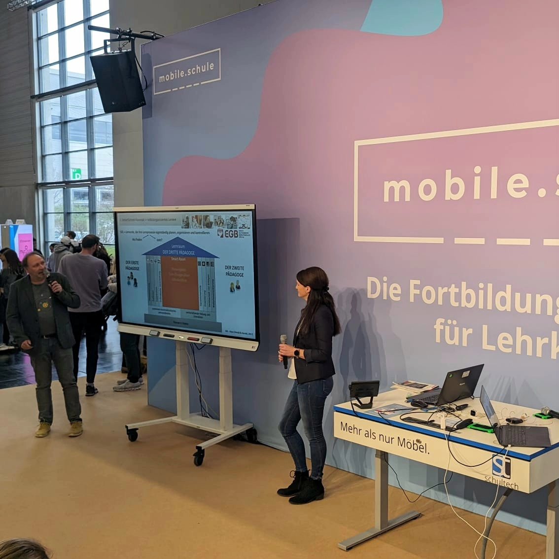 #Didacta2024 Wir sind wieder mit dabei!
Mi 15 Uhr &amp; Fr 12 Uhr auf dem Stand von @mobileschule zum Thema #SmartRoom - Neurodidaktische #Lernraumgestaltung mit dem Fokus auf #Bestandsbauten. Hier könnt ihr schon einen ersten Einblick in unsere neuen #Lernräume werfen. 

#lerntraum