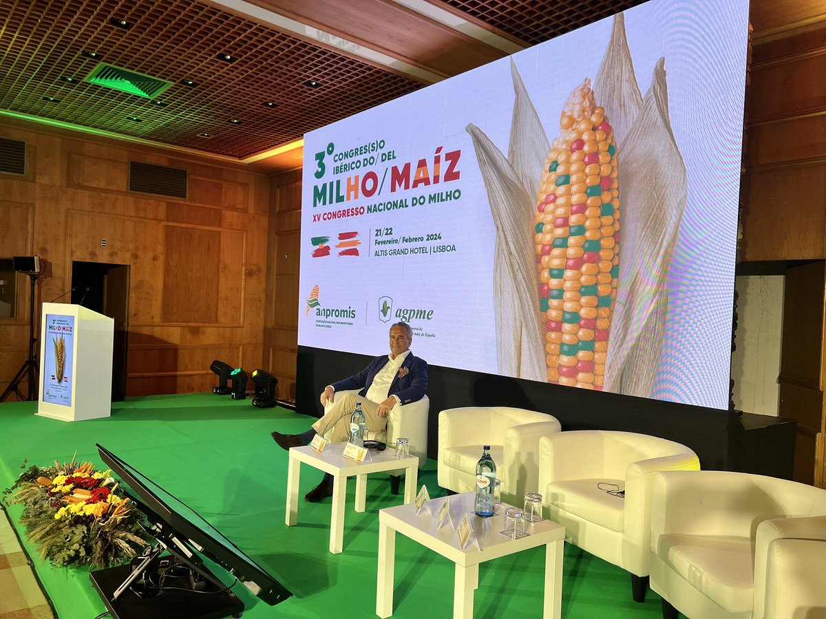 VentanadeCaton's tweet photo. En unos minutos mi intervención sobre desafíos y ooortunidades de los mercados agrícolas. Razones y actores de la situación de un mercado en el que prácticamente todos están bajistas. Futuro haylo https://t.co/26G28yy3Wl