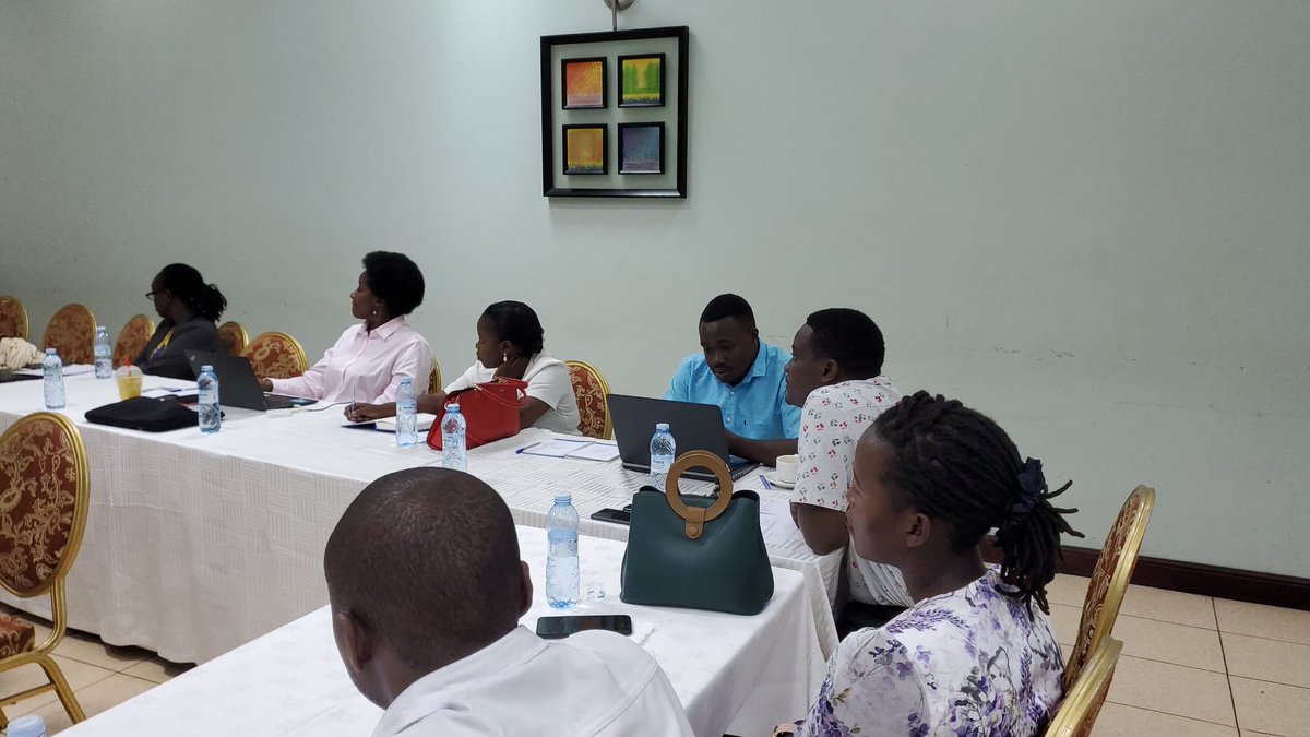 NutritionistKD's tweet photo. #RotaSwitch Orientation Meeting taking place here at Imperial Royale, Ministry of Health.
#RotaSil will replace #Rotavirus and this has been made able to reduce the coming of mothers at different intervals.
Also, #RotaSiil it has 3 doses at once, whereas #RotaVirus had 2 doses at different intervals.