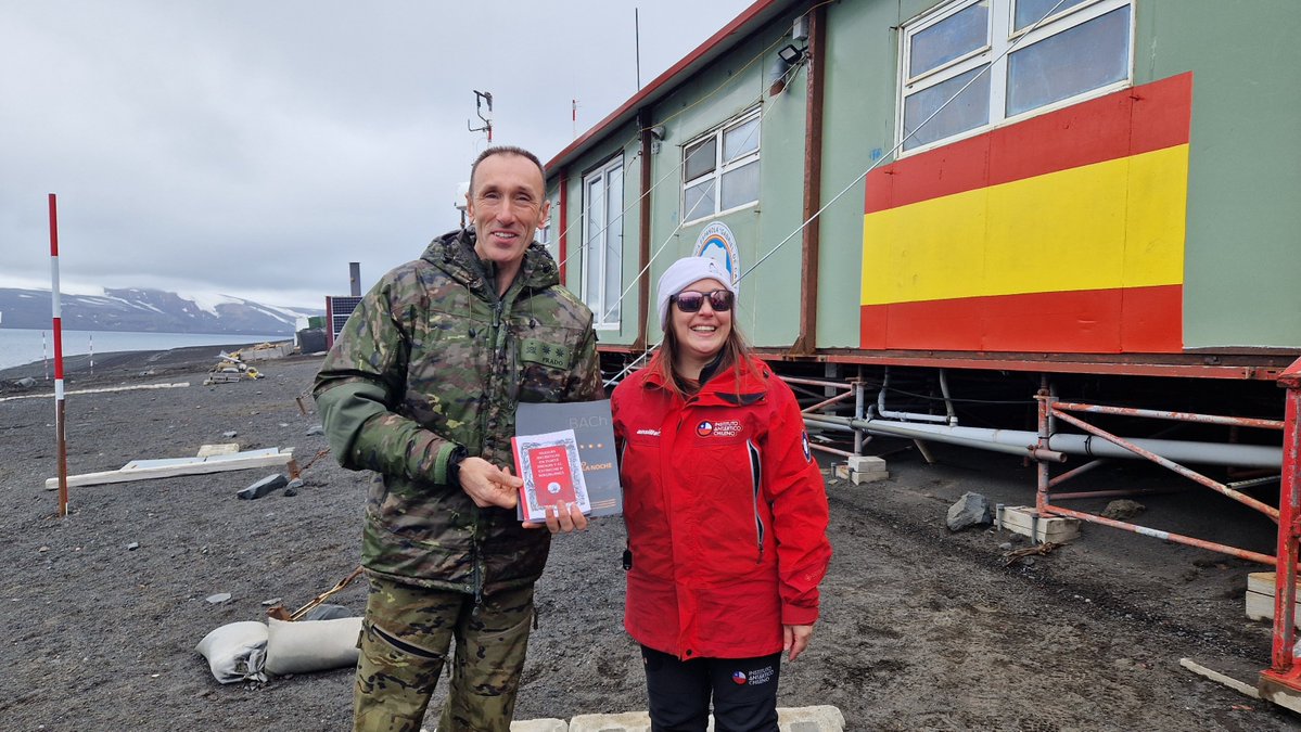 Antartica_ET's tweet photo. Recibimos en la BAE #GabrieldeCastilla a la tripulación del remolcador #Janequeo @Armada_Chile 🇪🇸🇦🇶🇨🇱 junto con personal del @inach_gob que quisieron acercarse a conocer nuestra misión, dando muestra una vez más de la hospitalidad y espíritu colaborativo antártico. https://t.co/AbrjgecsNP