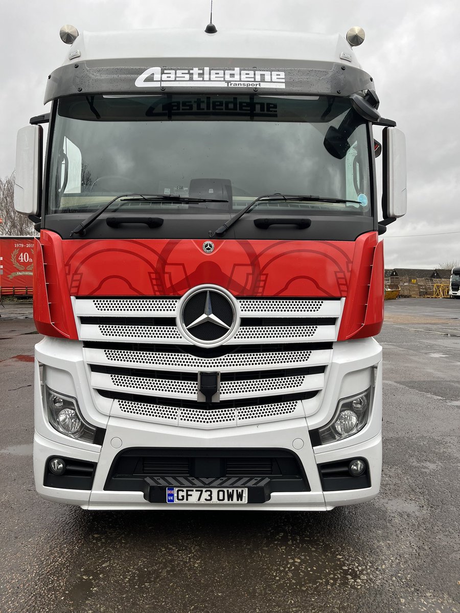 castledenetpt's tweet image. Welcome #actros #mercedes to the fleet !