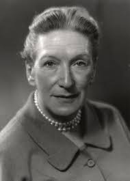 “There were readers who could expect no more from life, and just dared to look in books to see how much they had missed.” 
Elizabeth Bowen, died 22 February 1973

#elizabethbowen #reading #books