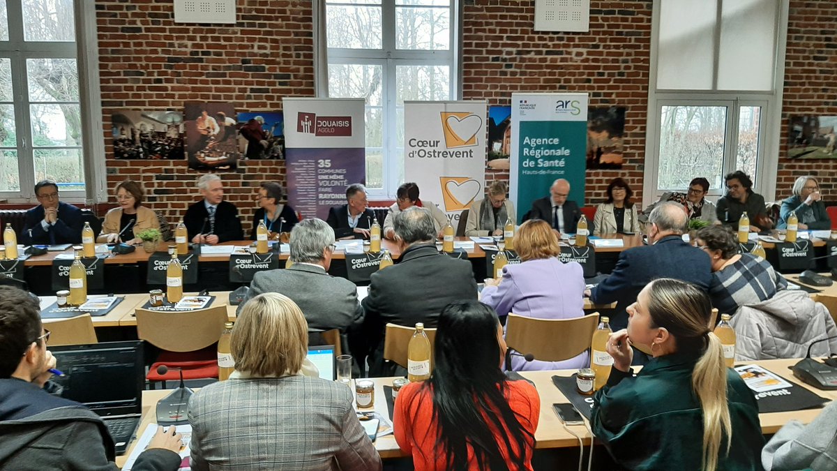 📝 Signature du contrat local de santé avec <a href="/Douaisis_Agglo/">Douaisis Agglo</a> et la Communauté de communes Cœur Ostrevent pour promouvoir : 
✅  une alimentation saine 
🔎 les dépistages organisés des cancers 
🧱 un urbanisme plus favorable à la santé 
De belles actions en perspective 👍