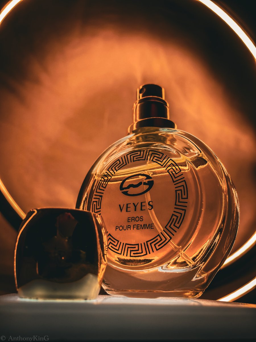 KofiDarkKnight's tweet photo. I did a shoot of @Versace VEYES perfume.
Kindly retweet/repost until it shows up on their timeline 🙌🏿 https://t.co/RTPeDN5HY2
