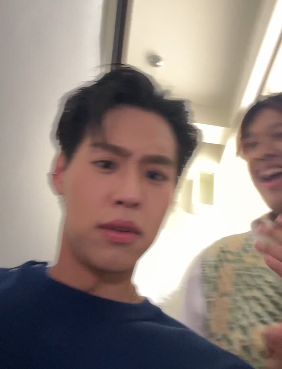 hartii3ii's tweet photo. ใครเขย่า? https://t.co/l1dmjLvOcZ