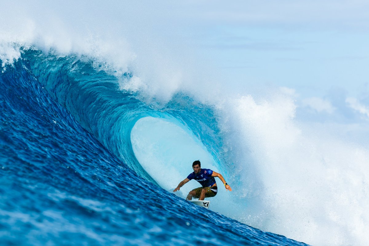 WA's Jack Robinson has won the Hurley Pro Sunset Beach, Stop No. 2 on the 2024 @wsl Championship Tour (CT), in six-to-eight-foot perfect rights on Hawaii's North Shore: surfingwa.com.au/west-australia… #GoJack #WAsurfers #SurfingWA #WeBackJack