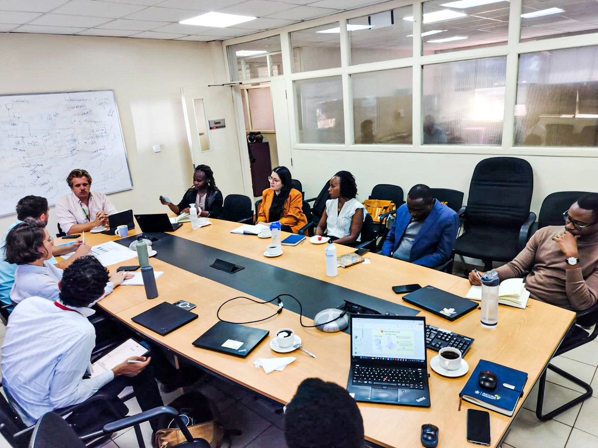 UNDPResilience's tweet image. This morning, we kicked off a half-day workshop alongside @CGIARAfrica, @BiovIntCIAT_eng, and @CIAT_RO. Focused on the Kenya-Uganda border, we're diving into collaborative opportunities for our Area Based Portfolio Approach, targeting borderland development &amp;amp; Climate Smart agric.