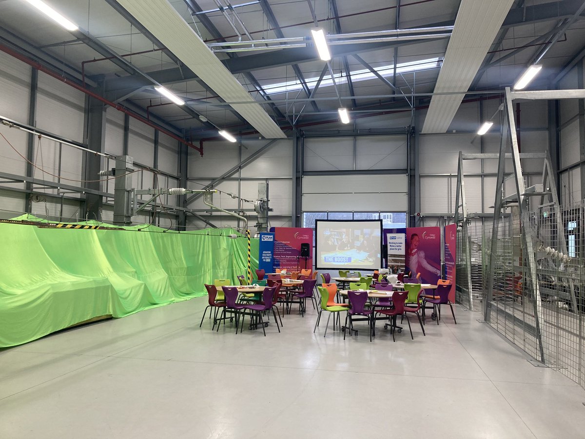 GirlLabTweets's tweet image. What a great venue for a workshop! Getting ready for #TheBoost with @PlanUK at @ColegyCymoedd at the Rail Training Centre, blasting stereotypes &amp;amp; helping girls to consider careers in rail 🙌🚆