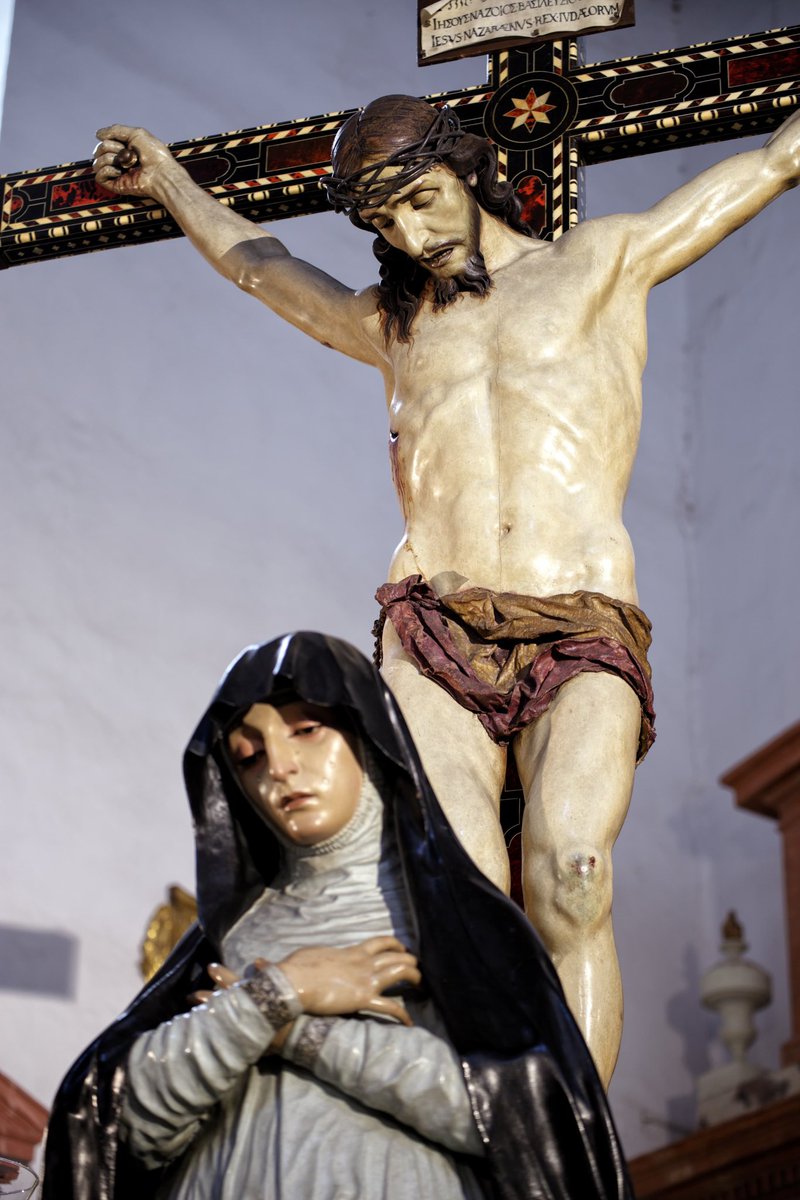 VIA CRUCIS
Así se encuentran las andas donde irán las imágenes del Stmo Cristo de la Misericordia y Ntra Señora de la Soledad en el Calvario.
Como si de 1944 se tratara, se repite la estampa de las dos obras cumbres del barroco granadino, juntas, por el Via Crucis Oficial.