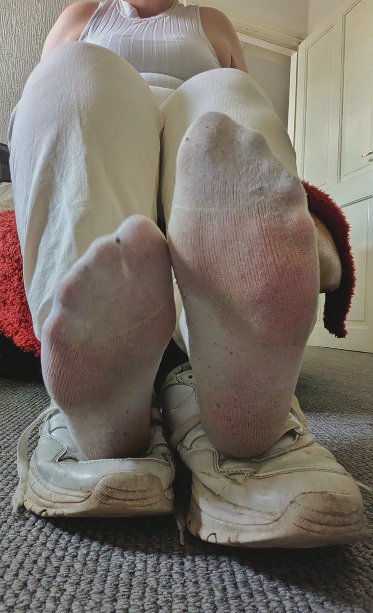 Lexxiimoo99's tweet photo. @feet_whisperer @feet_whisperer2 After a long gym session 👣 https://t.co/t95atALQTy