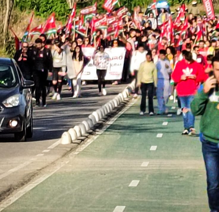CCOOEnsenanzaSV's tweet photo. Muchas gracias a docentes, madres, padres y alumnado del IES Tartessos por demostrar que la lucha es el único camino.

Muchas gracias al pueblo de Camas por acompañarnos.

¡Qué viva la lucha de la clase obrera!

#IESTartessosEnRuinas
#CentrosDignos https://t.co/4Q225gSwRF