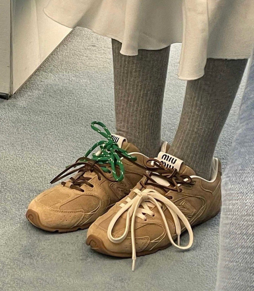 MIU MIU × New Balance 『530 SL』が国内公式オンラインで発売開始