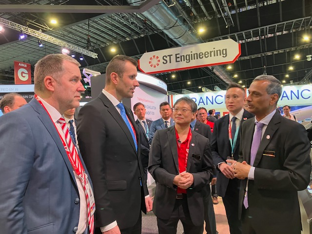 🛩️🚀 Český letecký a kosmický průmysl zanechává důležitou národní stopu na veletrhu <a href="/SGAirshow/">Singapore Airshow</a> 🇸🇬 

Premiéra 🇨🇿 účasti podpořená náměstkem Danielem Blažkovcem přinesla řadu úspěšných jednání se zahraničními delegacemi i společnostmi z oblasti aerospace. Rezonujícím jednáním bylo