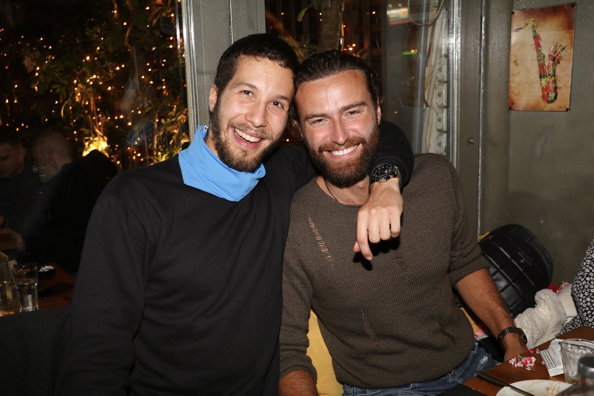 Robjamesseymour's tweet photo. Real friends #survivorGR https://t.co/9UCLvyyBJo