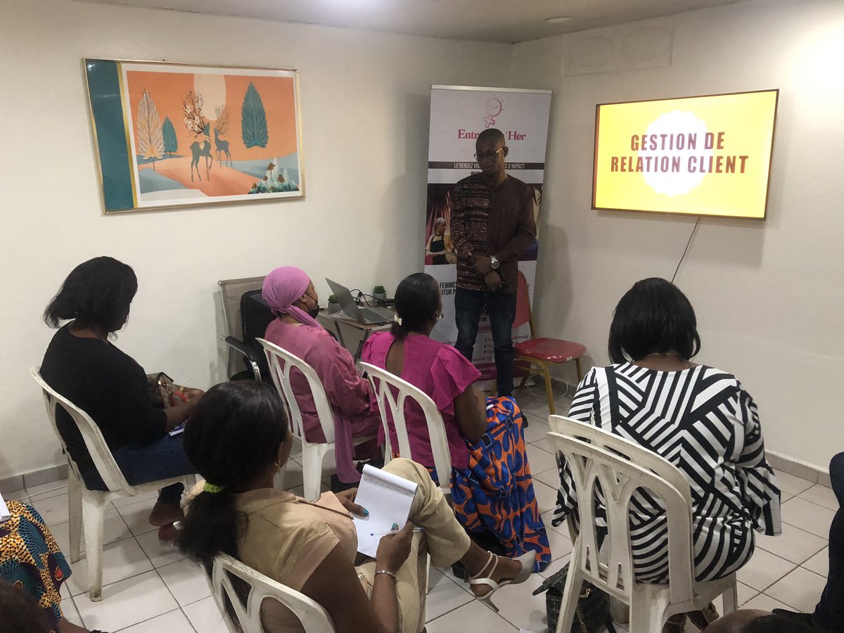 Fondationelfa's tweet photo. Début de la 3 eme et dernière journée de formation de la cohorte 1 des femmes entrepreneurs.

Module 3 - MARKETING ET RELATION CLIENT
💼 Formateurs : M. Mohamed KARAMOKO et M.Dibi Christian 
#EntreprenHerDay2024 #FondationELFA https://t.co/o0RM32oO5H