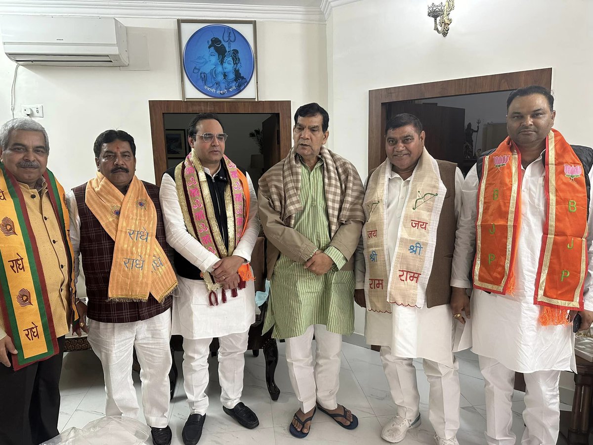 आज माननीय बिजली मंत्री श्री
<a href="/aksharmaBharat/">A K Sharma</a>
जी से  मुलाक़ात कर,शहर की बिजली व्यवस्था के बारे में अवगत कराया माननीय मंत्री जी ने शीघ्र ही समस्याओं का समाधान का आश्वासन दिया
#Noida
<a href="/myogiadityanath/">Yogi Adityanath</a>
<a href="/myogioffice/">Yogi Adityanath Office</a>
<a href="/CeoNoida/">CEO, NOIDA Authority</a>
<a href="/Dkumarchandel/">Dharmendra Kumar</a>
<a href="/manti/">Mantegaftot Sileshi + ተክለ ማርያም</a>
<a href="/isomendratomar/">Dr. Somendra Tomar</a>
<a href="/BJP4UP/">BJP Uttar Pradesh</a>
<a href="/BJP4India/">BJP</a>