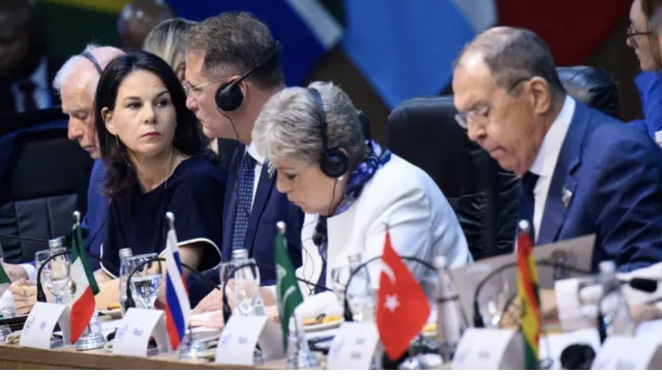 ThomasDittric20's tweet image. Klare Ansage, deutliche Worte - ich bin froh, dass wir in dieser weltpolitischen Lage mit @ABaerbock eine so stabile und toughe Außenministerin haben, die auf der G20-Außenminister*innen-Tagung in Brasilien den fast neben ihr sitzenden russischen „Kollegen“ Lawrow direkt angeht: