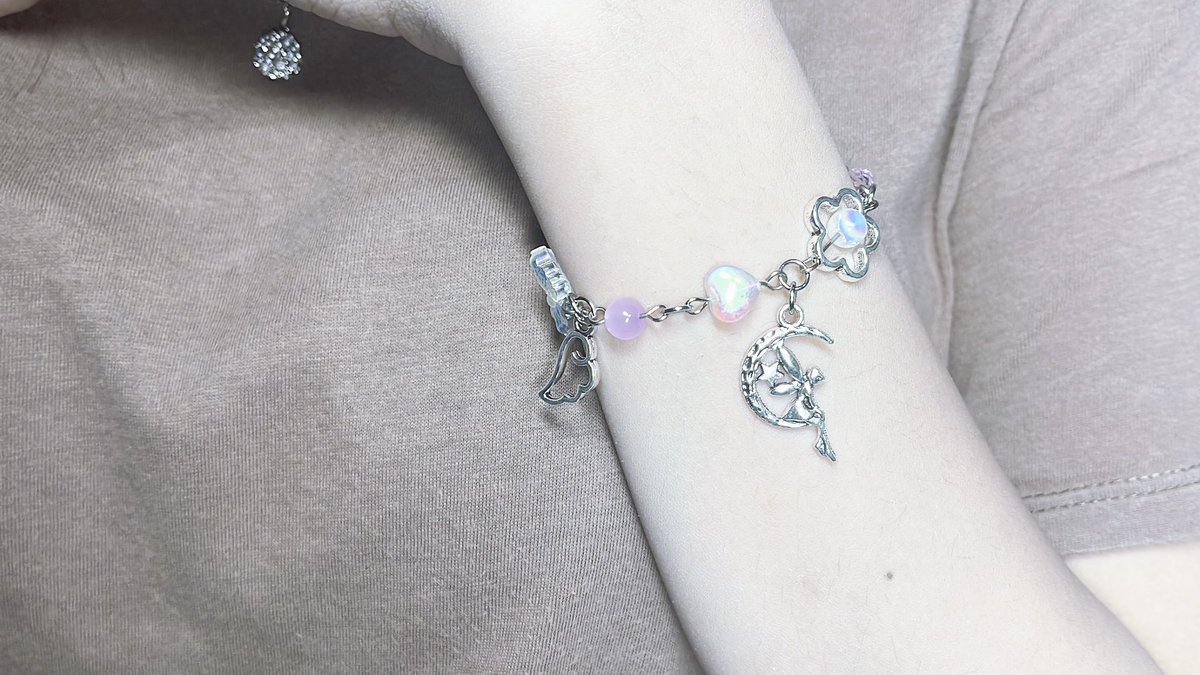 [Ready Stock] Aespa Inspired Bracelet 
IDR 63k 
Grab it fast only on shopee જ⁀➴ᡣ𐭩 
shopee.co.id/altheabeads