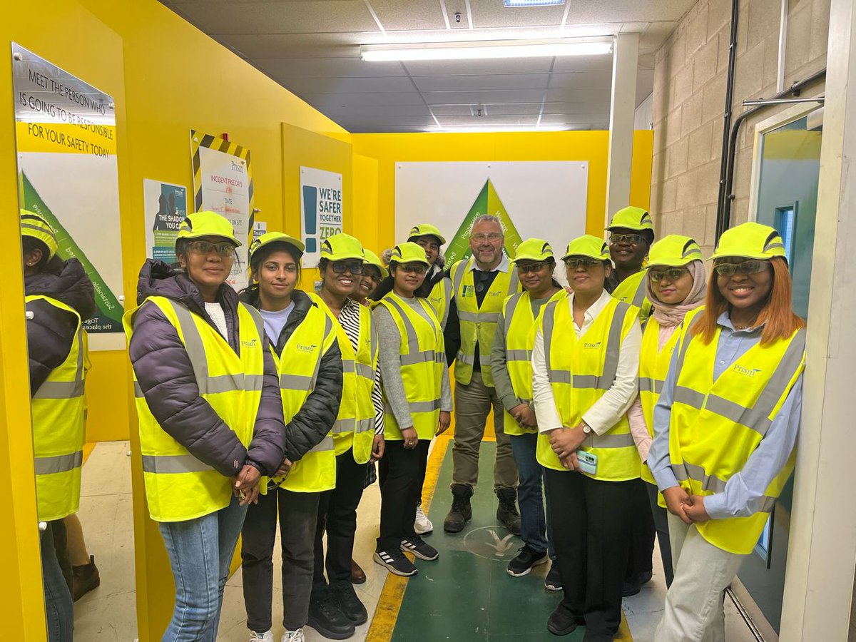 Earlier this month WiC & @WatesGroup welcomed 11 women to the start of the 3rd Cohort of the Women into Construction – Wates Group Employment Programme. Huge thanks to @CollegeNELondon and Wates for their help in delivering the training! Work placements have started this week!