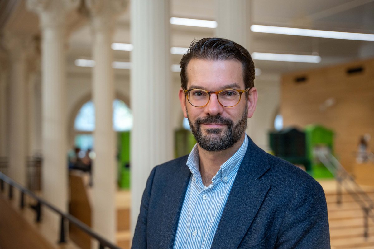 We zijn blij te kunnen melden dat <a href="/CasparvdBerg/">Caspar van den Berg</a> per 1 juni de nieuwe voorzitter van Universiteiten van Nederland is. Van den Berg is op dit moment decaan van <a href="/CampusFryslan/">Campus Fryslân - University of Groningen</a> en hoogleraar bestuurskunde aan <a href="/univgroningen/">University of Groningen</a>. universiteitenvannederland.nl/actueel/nieuws…