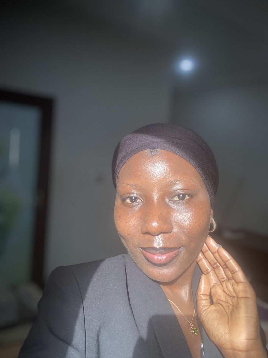 I know skincare is an ongoing process, but am so glad am undertaking the journey. Now am here to flaunt, because some years back, I would never have taken raw selfies because of my acne but here I am today. 
#skincareaddict #asunscreenbaby