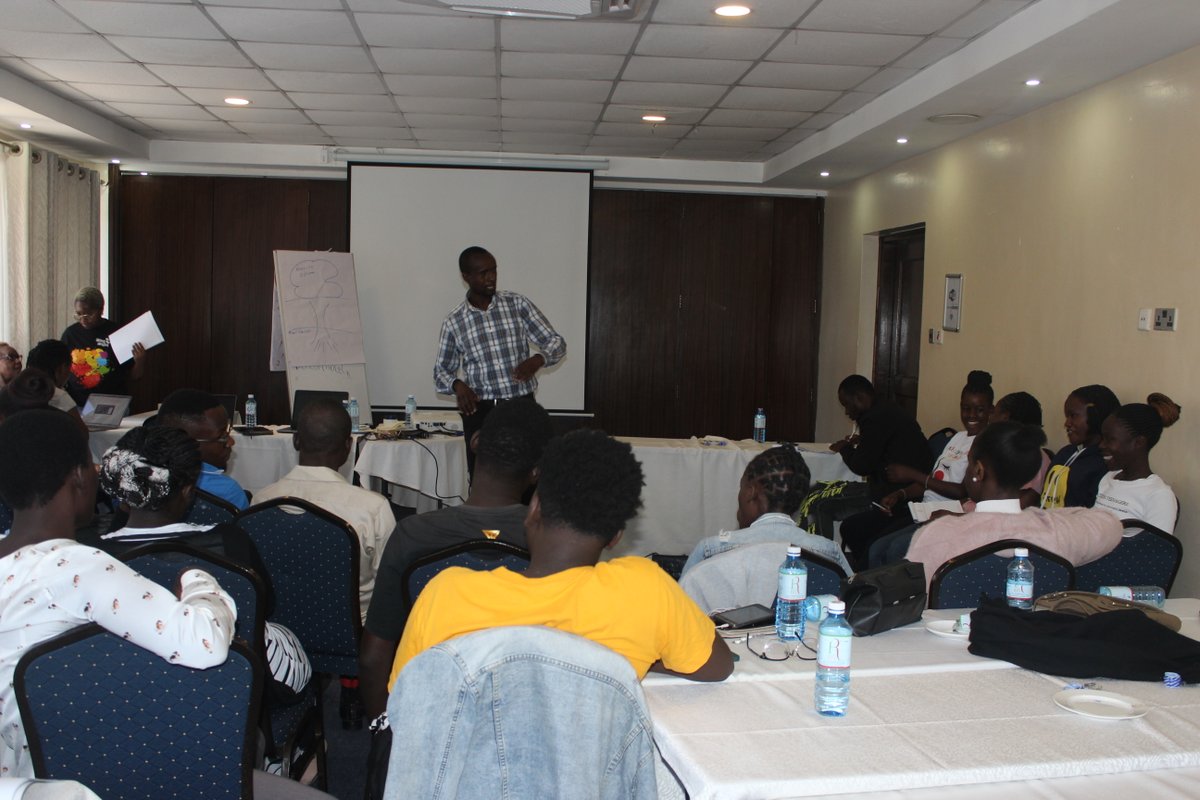 AYARHEP_KENYA's tweet photo. @Aidsfonds_intl @NAYAKenya #BreakingUpdate
🙌 Honored to have Nairobi County AIDS and STIs Coordinator, Kiplangat Antony, grace our session today, bringing invaluable insights and support. 
Thank you for your unwavering commitment to our cause! 
@Aidsfonds_intl #AYARHEPSpeaks #Youthcare https://t.co/M8L8dsIRAc