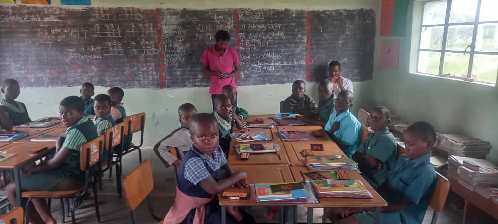 shenmoghana's tweet photo. Congratulations on the official opening of Shenmo Zimbabwe &amp; its formal cooperation with two schools🧮 🫂🎊🍾👏✨🙏

Think Fun Learning, Think Shenmo Abacus Mental Math!

Contact us on 0500926000 in Ghana to enroll your school or ward(s). 

#abacus #abacusmentalmath #shenmoghana https://t.co/hNzdAVaG9K