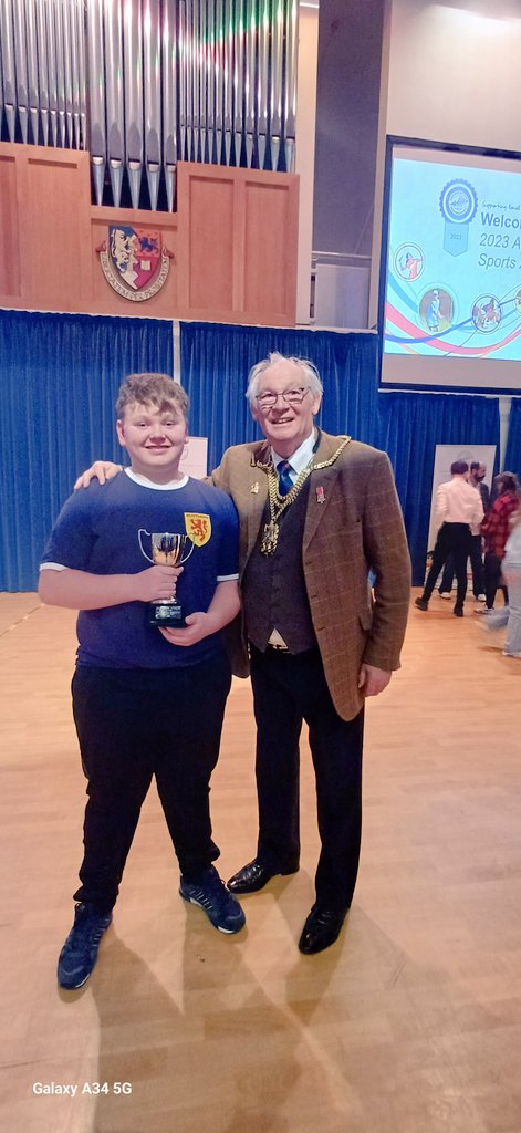 Shell1979Mm's tweet photo. Junior sportsperson of the year 💥
Murray Robb 
Won 28 competitions 🙌
Broke 2 Scottish records
Broke a 20yr old record 👌
No1 in Scotland 🏴󠁧󠁢󠁳󠁣󠁴󠁿 for Shot put &amp; Discus 
Double Gold medal 🏅 in Scottish championships indoor &amp; outdoor 

Well done Champ 🏆 https://t.co/Z326VreR3v