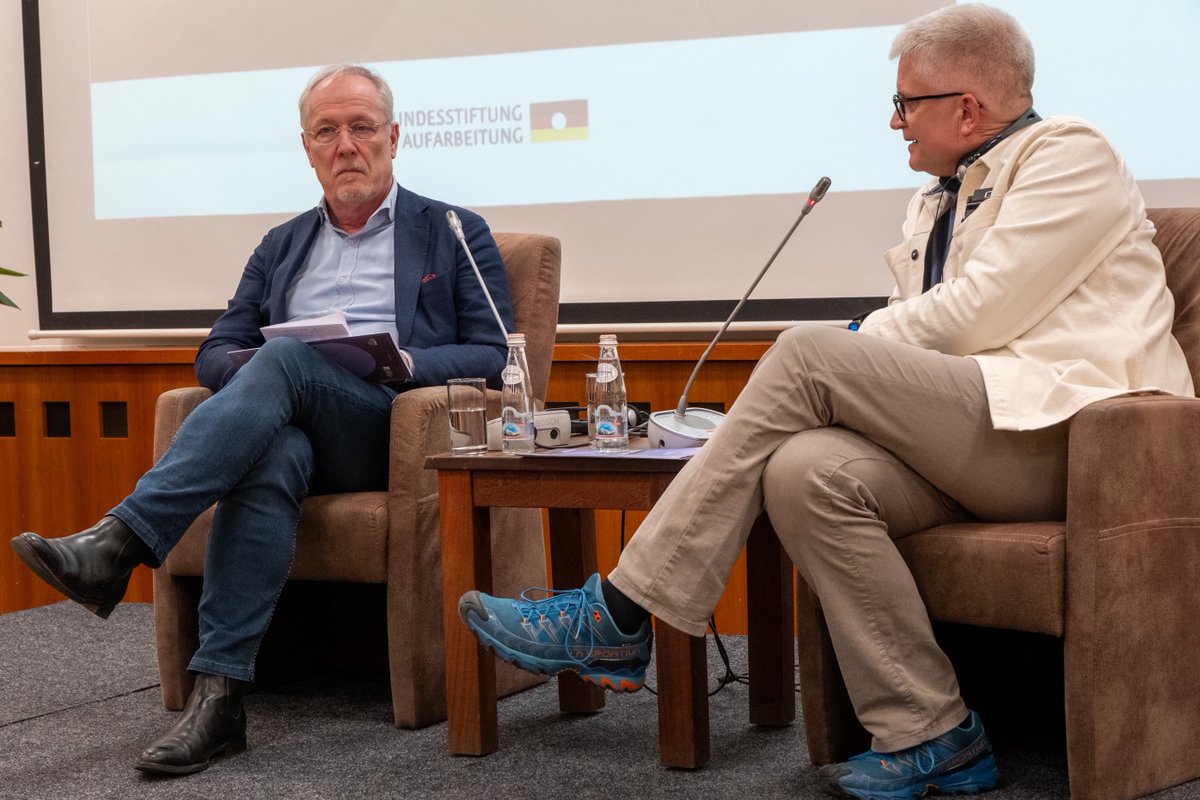 BAufarbeitung's tweet image. Impressionen von der Eröffnung der #memorydays mit zahlreichen Verfolgten, dem deutschen Botschafter in #Albanien Bergner, Jonila Godole, Jörg Baberowski und Uli Mählert beim Gespräch über die Folgen des Stalinismus sowie Sabine Kuder und Anna Kaminsky.