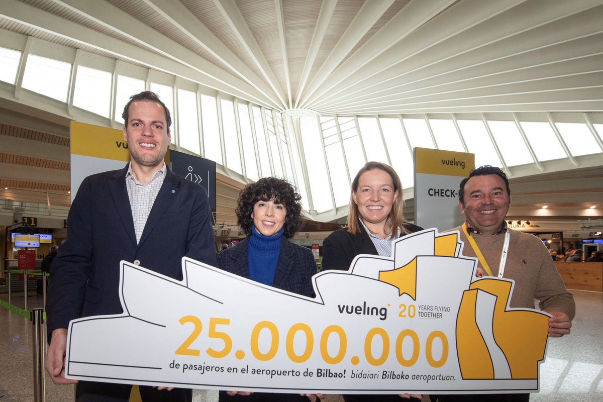 fly_to_bio's tweet photo. 🎂 ¡Enhorabuena, #Vueling, que celebra dos décadas de trayectoria en el #AeropuertodeBilbao y ha alcanzado los 25 millones de pasajeros!
🎉 Congratulations #Vueling, celebrating two decades at #Bilbaoairport and reaching 25 million passengers!
#BilbaoBizkaia #FlytoBio https://t.co/mJkUv8CbNq