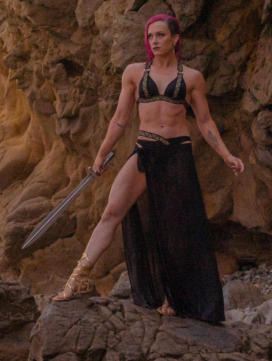 Beauty with Blade (ClaireMax)

#fitness #fitgirl #FitnessMotivation #fitnessaddict