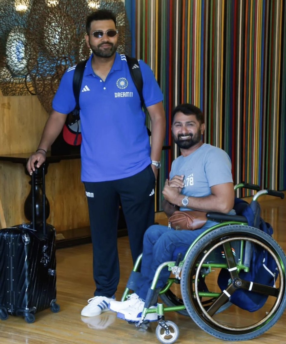 Rohit Sharma with the Indian Wheelchair player - Bhima Khunti

- A Beautiful gesture by Hitman.