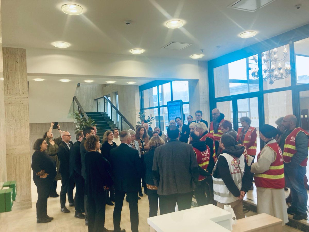 ✊🏻✊🏻 En soutien, unis et déterminés , avec les professionnels du secteur du médico-social et de l'aide sociale à l'enfance face à la dégradation de leurs conditions de travail et du manque de moyens criants. Ça ne peut plus durer.