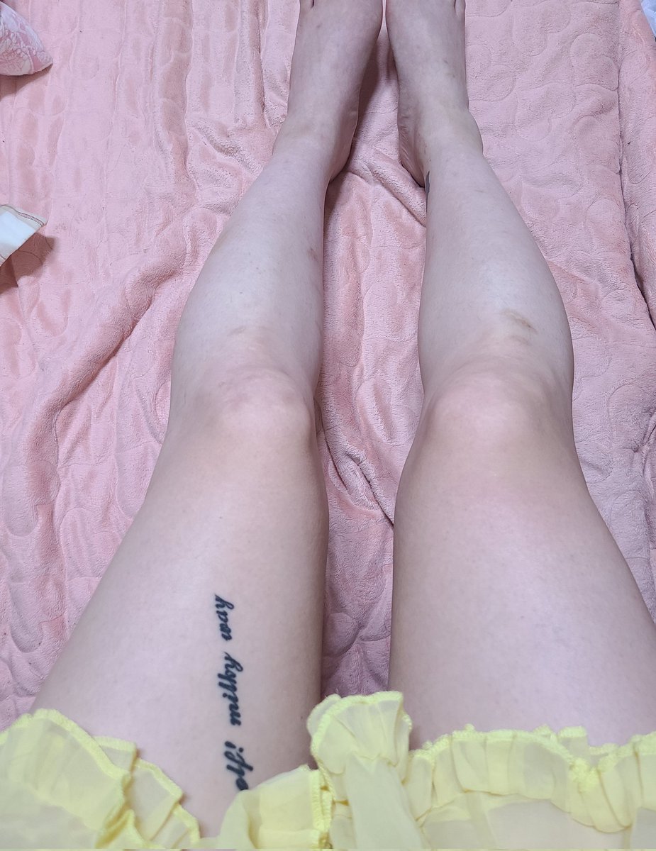 추울때나 우울할땐 이불위에서...
이불 밖은 위험행~~

#cd #crossdressers #ladyboy #transgender #shemale #touch #女裝 #女裝子 #男の娘 #시디 #쉬멜 #트젠  #여장 #바이 #페티쉬 #마사지 #청주 #청주시디 #청주cd #각선미 #다리 #이불