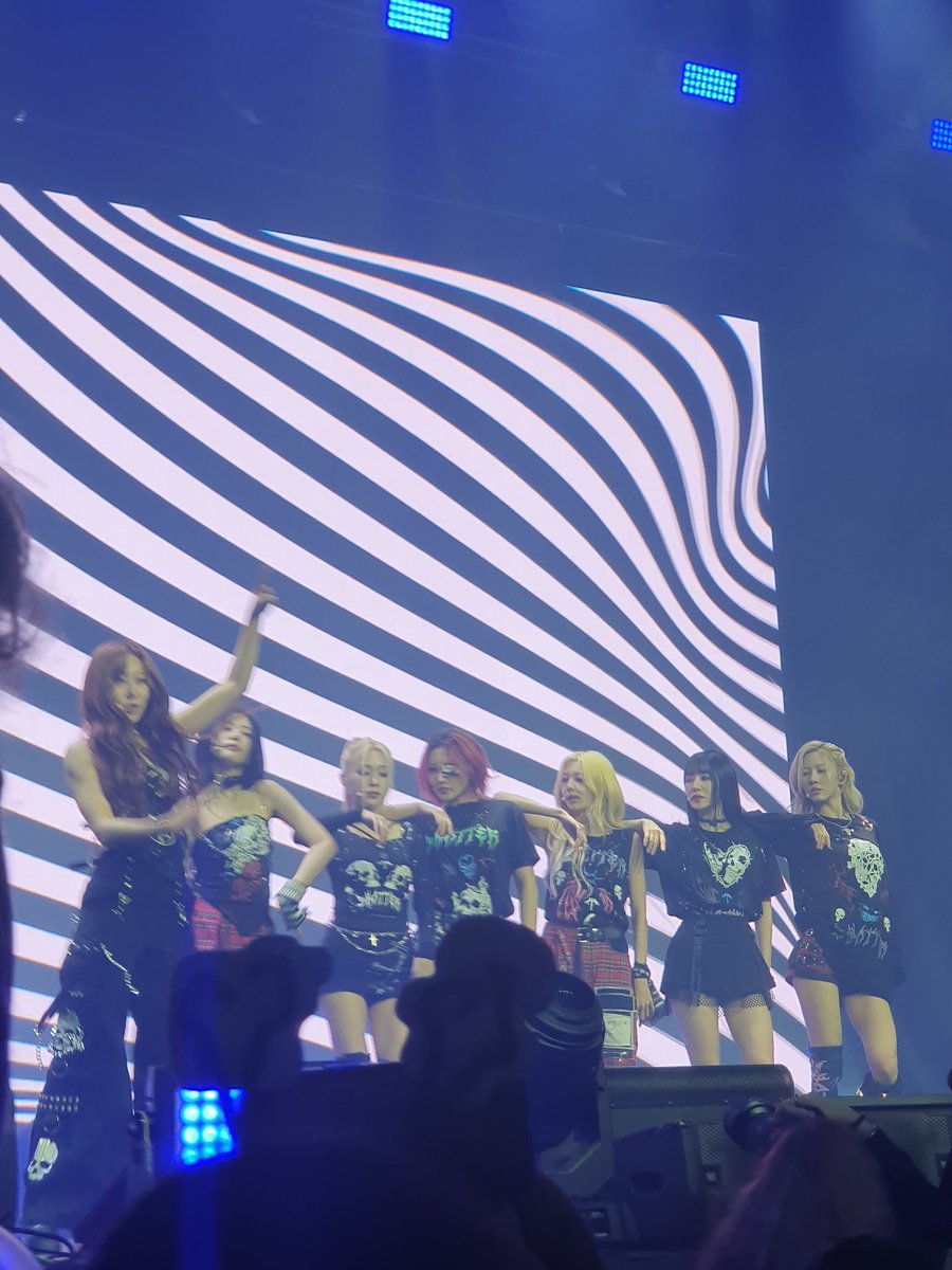 Reniberry's tweet photo. SEEING DREAMCATCHER IN LONDON CHANGED MY LIFE https://t.co/TWtSVacKz5